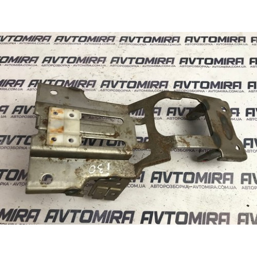 Кронштейн кермової колонки Hyundai i30 1.6 CRDI 2007-2012 563102L500
